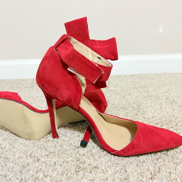 Red High Heels with Pointed Toe and Dramatic Bow - Picture 3 of 11